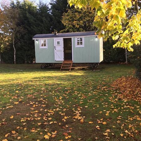 Jasmine The Shepherd Hut Вудхолл Спа Экстерьер фото